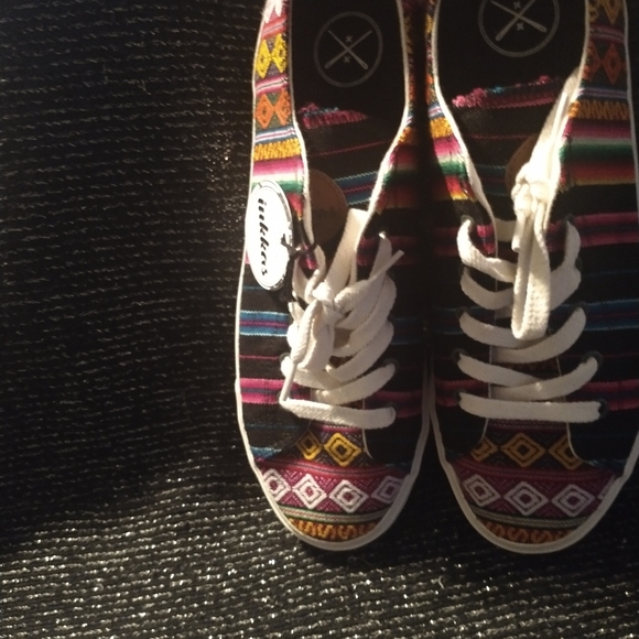 EXCEPTIONAL PAIR OF "INKKAS" HANDMADE WORLD WEAR SPECTRUM SNEAKERS - Picture 12 of 14